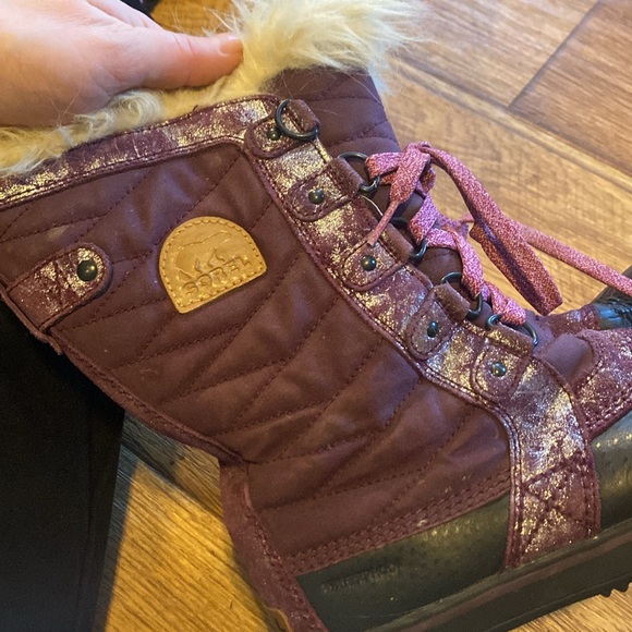 Sorel snow boots size 5 - Picture 2 of 4